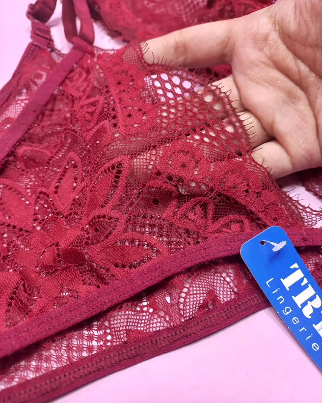 ست سوتين و شورت زنانه تورگاز شیشهای زرشكي تيريتي
